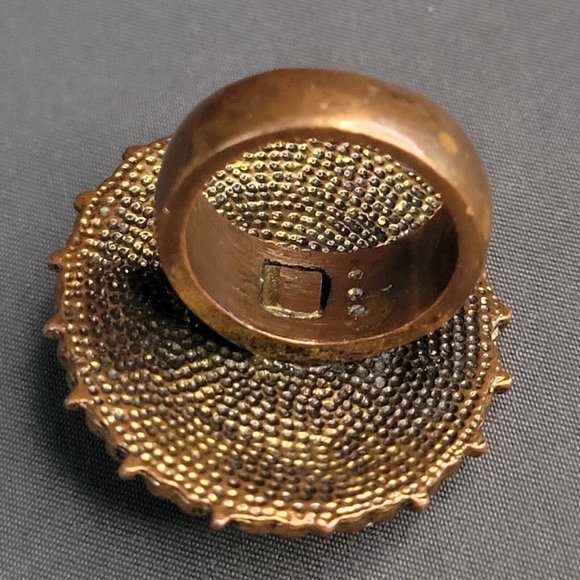 Womens Gold Tone Carved Cameo Ring With Crystal Halo Metal Accents Size 7 - Picture 5 of 6